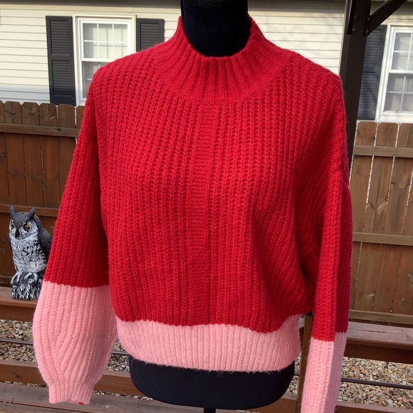 Soft, cozy crewneck sweater- like new❤️💖 - Picture 1 of 8